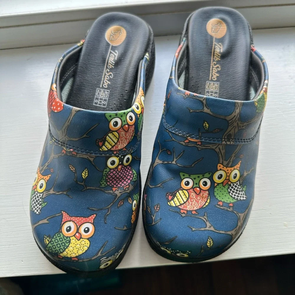 Clogs - Picture 2 of 5